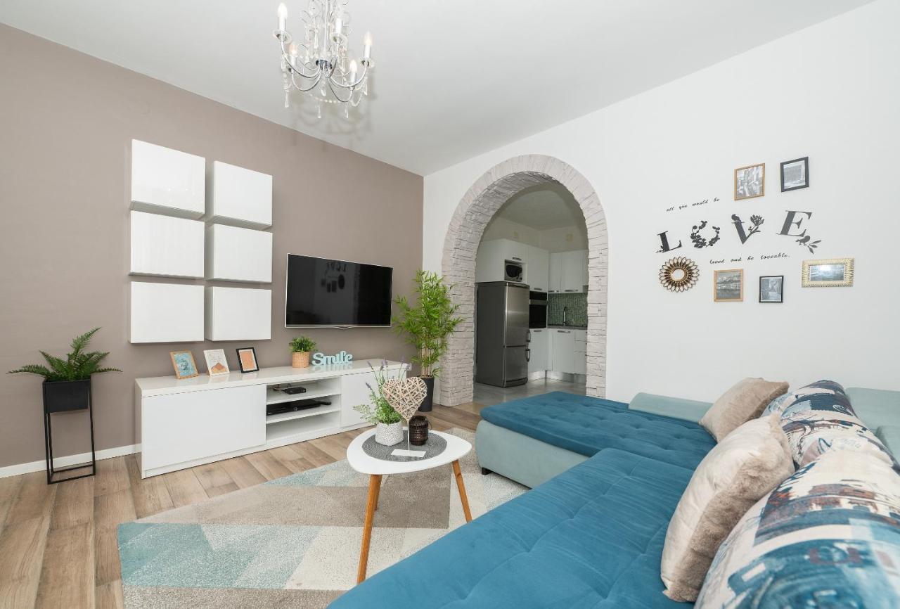 Luxury Apartments Nadalina Sea View มาคาร์สกา ภายนอก รูปภาพ